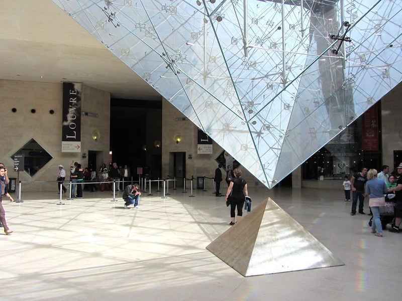 Pyramide inversée du Louvre à Paris